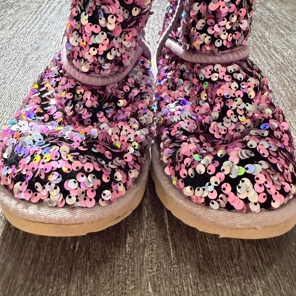 UGG Classic Short Sequin Boots Kids Size 3 Purple Iridescent Sparkle - Picture 3 of 9